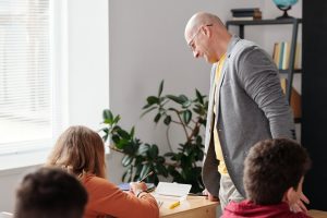 Krótkie wiersze dla nauczycieli - inspiracje i pomysły