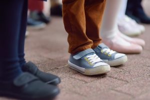Wygodne i bezpieczne – jak wybrać idealne kapcie dla przedszkolaka?