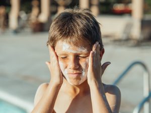 Jak dbać o wrażliwą skórę dziecka? Podpowiadamy