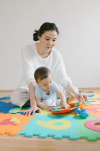 Czy mata edukacyjna jest dobra dla niemowlaka? Kompletny przewodnik dla świadomych rodziców.