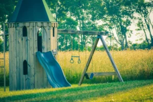 Plac zabaw dla dzieci do ogrodu – jaki wybrać?