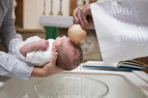 Ubranka do chrztu - na co zwrócić uwagę przy zakupie?